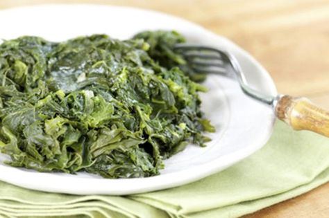 This recipe for sauteed collard greens and kale includes seasoning of olive oil, garlic, salt, black pepper, and lemon juice. Vegetarian Collard Greens, Sauteed Collard Greens, Southern Style Collard Greens, Collard Greens Recipe, Korean Side Dishes, Sauteed Kale, Turnip Greens, Kale Recipes, Sauteed Spinach