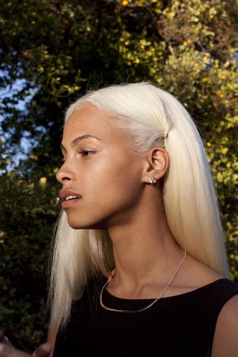 Pinterest@princess pooh✨ Modern Targaryen, Acids Skincare, Brown To Blonde Balayage, Hair Colorful, Biracial Hair, Remy Human Hair Weave, Hair Blond, Curly Weaves, Straight Hair Bundles