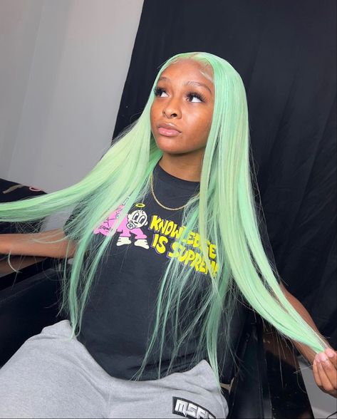 Color Lace Front Wigs, Green Wigs, Mint Green Hair, Hair Aesthetics, Bun With Curls, Glamour Hair, Frontal Wig Hairstyles, Lace Fronts, Green Wig