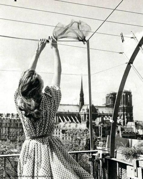 Patrice Molinard The Laundry, Paris 1960 Paris 1960s, Old Paris, French Photographers, Vintage Paris, Black And White Portraits, Black White Photos, Clothes Line, Photojournalism, Vintage Love