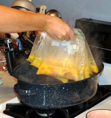 No mess camping omelettes recipe right at home. Make multiple omelettes at a time for breakfast by cooking them in freezer bags. No waiting for everyone to make their omelette one at a time. Camping Breakfast, Omelette Recipe, Campfire Food, Campfire Cooking, Easy Camping, Camp Cooking, Camping Ideas, Camping Food, Omelet