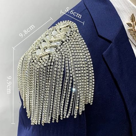 Epolets Fashion, Shoulder Pads Fashion, Shoulder Brooch, Shoulder Piece, Shoulder Jewelry, Bead Crafts Diy, Hand Beaded Embroidery, Chain Dress, Tassels Fashion