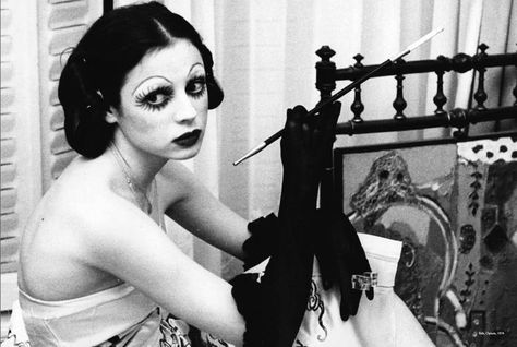 Pierrot Costume, Pierrot Clown, Drag Make-up, Piskel Art, Arte Inspo, Cabaret, What’s Going On, Photography Inspo, Art Reference Photos