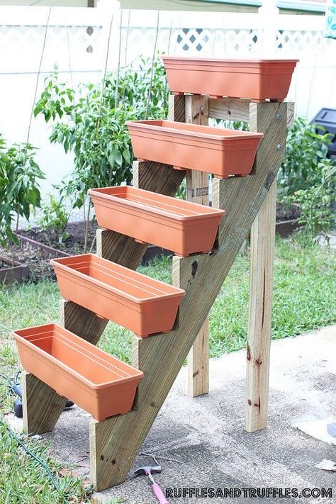 Garden Diy Decoration Ideas, Diy Garden Patio, Plants Growing, Vertical Gardens, Outdoor Planter, Vegetable Garden Design, Small Space Gardening, Diy Garden Projects, Diy Planters