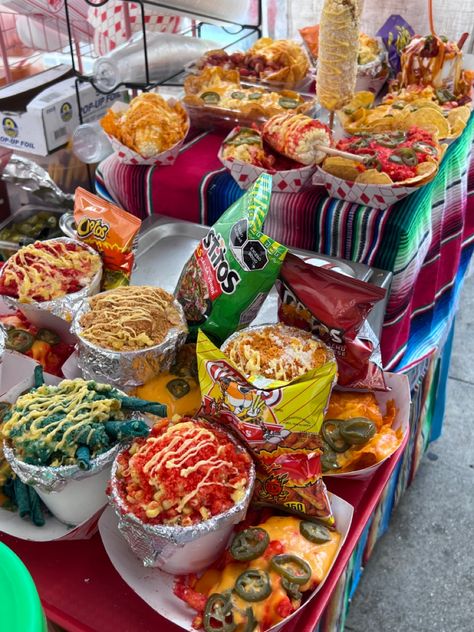 Mexican Birthday Food Ideas, Snack Sale Ideas, Quince Food Ideas Mexican, Mexican Snacks Recipes, Mexican Food Pictures, Mexico Snacks, High Food Munchies, Mexican Snacks To Sell, Hispanic Snacks