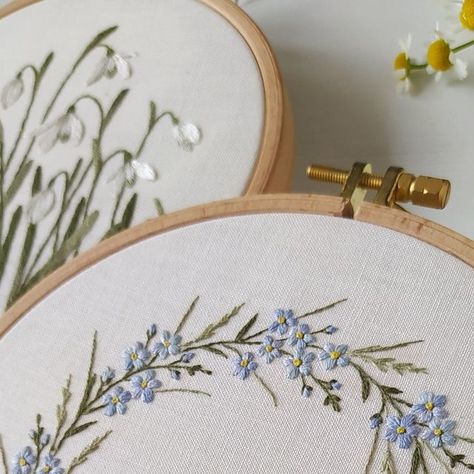 Baby's Breath Embroidery, First Embroidery Project, Forget Me Not Embroidery Pattern, One Color Embroidery, Nature Embroidery Inspiration, Forget Me Not Embroidery, Wreath Sketch, Wreath Embroidery Pattern, Transfer To Fabric