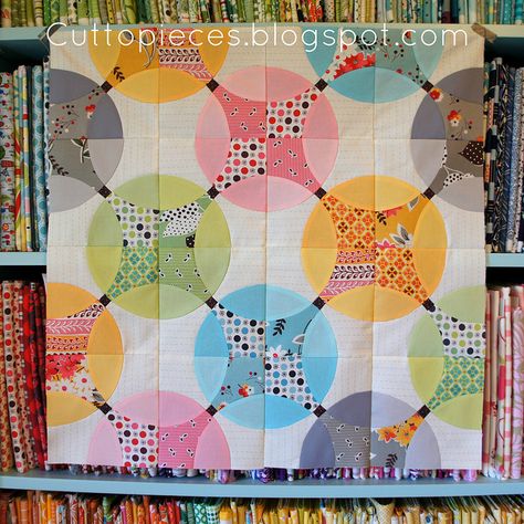 Flowering Snowball by Cut To Pieces, via Flickr Flowering Snowball Quilts, Snowball Quilts, Drunkards Path Quilt, Quilt Modernen, Circle Quilts, Colorful Quilts, Scrappy Quilts, Quilting Crafts, Scrap Quilts