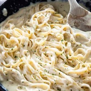 Best Homemade Alfredo Sauce - The Salty Marshmallow Pasta Alfredo Sauce, Alfredo Sauce Recipe Without Heavy Cream, Best Homemade Alfredo Sauce, Homemade Alfredo Sauce Recipe, Homemade Chicken Alfredo, Alfredo Sauce Recipe Easy, Make Alfredo Sauce, Alfredo Sauce Recipe Homemade, Pasta Alfredo