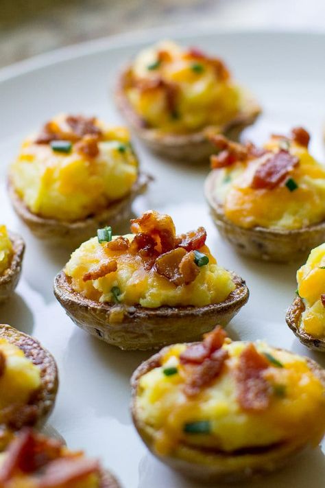 Baked Potato Skins, Potatoe Skins Recipe, Twice Baked Potato, Potato Appetizers, Mini Potatoes, Bite Size Food, Party Snack Food, Potato Bites, Small Potato