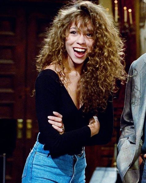 🎬Celebrity 80s -  90s hair style Mariah Carey Hair, Curly Hair Photos, Curly Bangs, Mens Haircut, Men's Haircut, 90s Hairstyles, Curly Hair With Bangs, 짧은 머리, Stil Inspiration