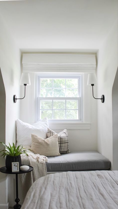 Window Seat Bedroom, Small Window Seat, Window Seat Nook, Bedroom Window Seat, Cozy Window, Built In Window Seat, Cozy Window Seat, Window Seat Design, Window Nook