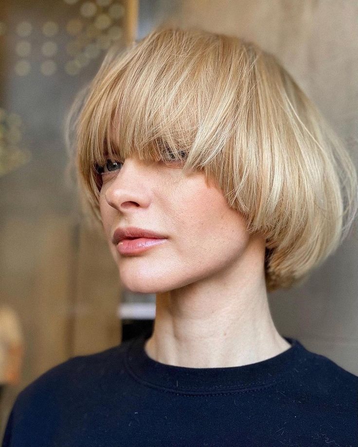 51 Colorful Bowl-Cut Haircut Ideas For Women 2023 - Hood MWR Bowl Cut Hair, Mushroom Haircut, Pageboy Haircut, Bowl Haircuts, Haircut Women, Hair Arrange, Shot Hair Styles, Bowl Cut, Short Hair Haircuts