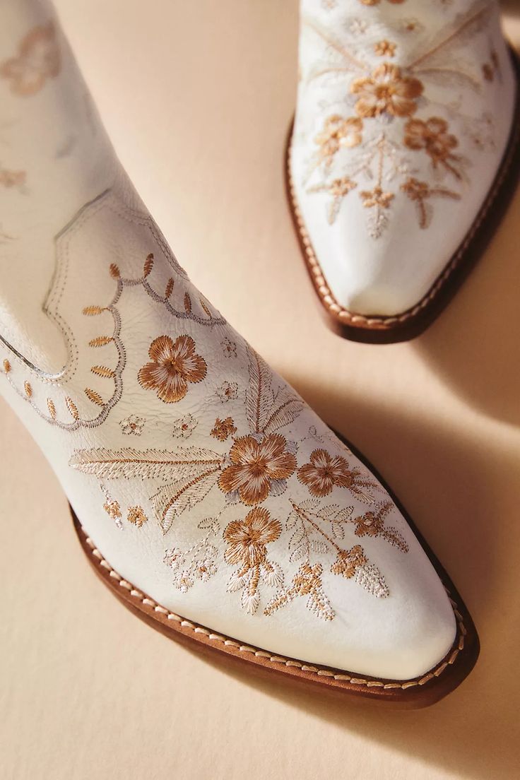 Dingo 1969 Full Bloom Leather Cowboy Boots | Anthropologie Cute Cowgirl Boots, Cowgirl Boots Outfit, Dresses With Cowboy Boots, Bota Country, Looks Country, Wedding Boots, Stunning Style, Cowgirl Chic, Leather Cowboy Boots