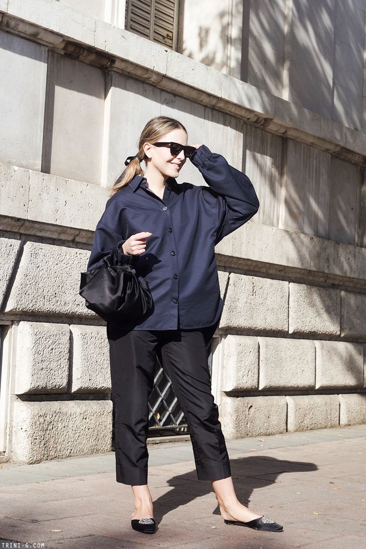 Navy Oversized Shirt Outfit, Navy Shirt Outfit, Prada Trousers, Oversized Shirt Outfit, Bag And Shoes, Minimalist Outfits, Oversize Style, University Outfit, Casual Summer Outfits For Women