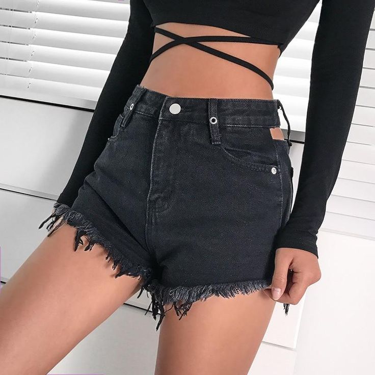 Summer Jean Shorts Outfit, Jean Short Outfits, Denim Shorts Outfit, Summer Shorts Denim, Black High Waisted Shorts, Summer Shorts Outfits, Rock Outfit, Black Jean Shorts, Ripped Shorts