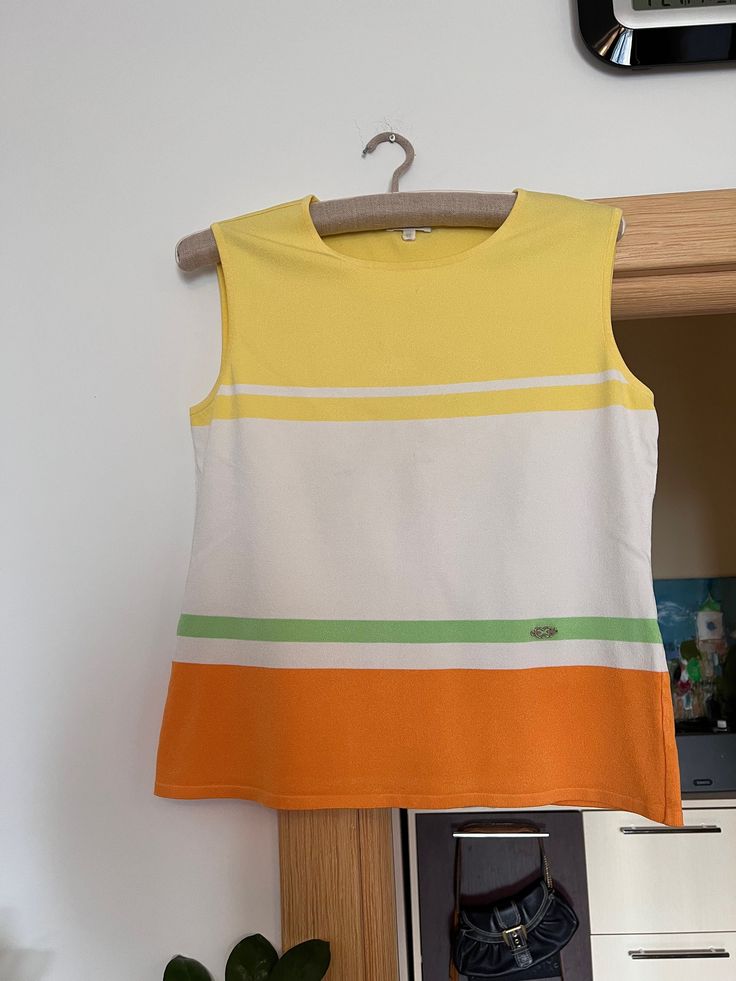 Great condition, without any defects Casual Fine Knit Blouse With Crew Neck, Retro Knit Tops For Summer, Retro Sleeveless Knit Sweater, Yellow Retro Knit Top, Vintage Multicolor Sleeveless Sweater Vest, Vintage Crossbody Bag, Vintage Floral Print, Vintage Belts, Cropped Tube Top