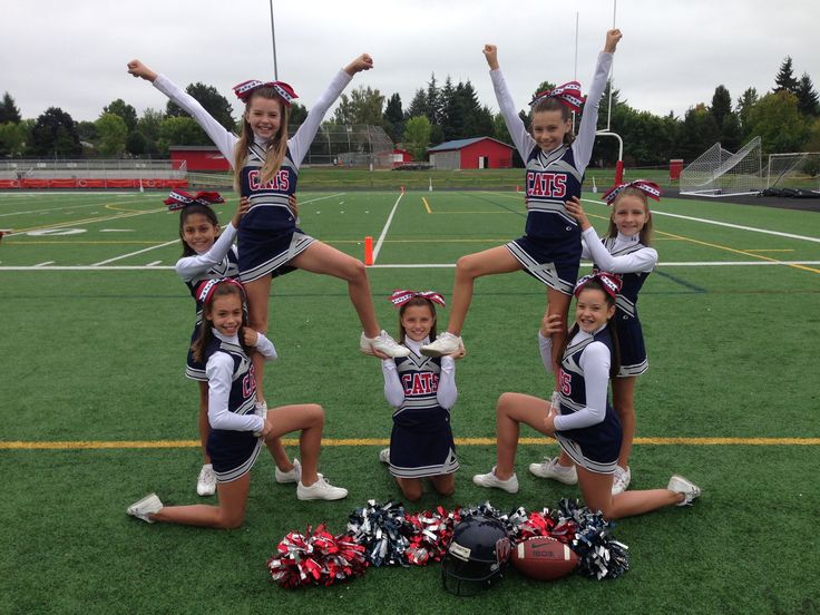 the cheerleaders are posing for a photo on the field