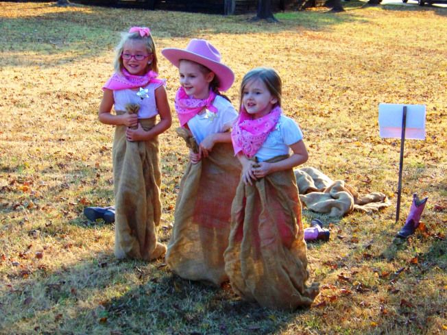 Total Cowgirl horse themed party ideas.  Activities  included. Sheriff Callie Birthday Party, Horse Theme Birthday Party, Party Ideas Activities, Sheriff Callie Birthday, Horse Themed Party, Lila Party, Themed Party Ideas, Western Birthday Party, Cowgirl Horse