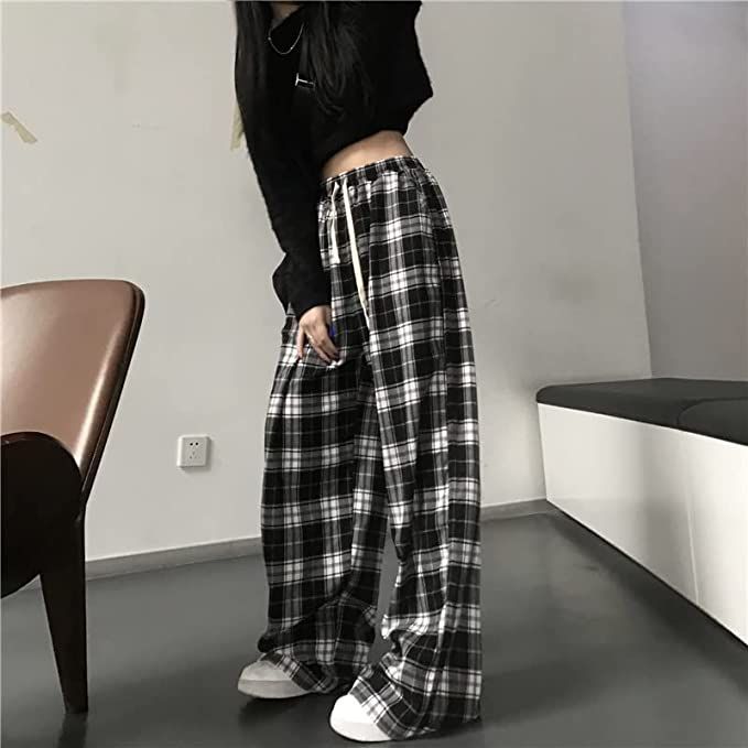 Y2K streetwear, women's casual baggy jeans, Grunge Pants Black And White Plaid Pants, White Plaid Pants, Plaid Pants Women, Hiphop Streetwear, Korean Fashion Black, Summer Pants Women, Sweatpants Style, Wide Leg Sweatpants, Checked Trousers