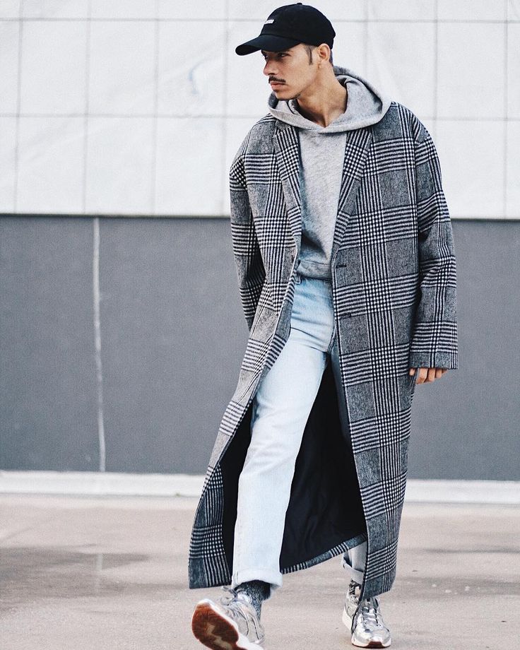 Men Long Coat Styles- 30 Best Outfits To Wear Long Down Coat Long Coat Mens Outfit, Men Wool Coat Outfit, Men Coat Outfit, Long Coats For Men, Winter Outfits Men Streetwear, Oversized Overcoat, Vest Outfits Men, Coat Outfit Casual, Winter Outfits For Men