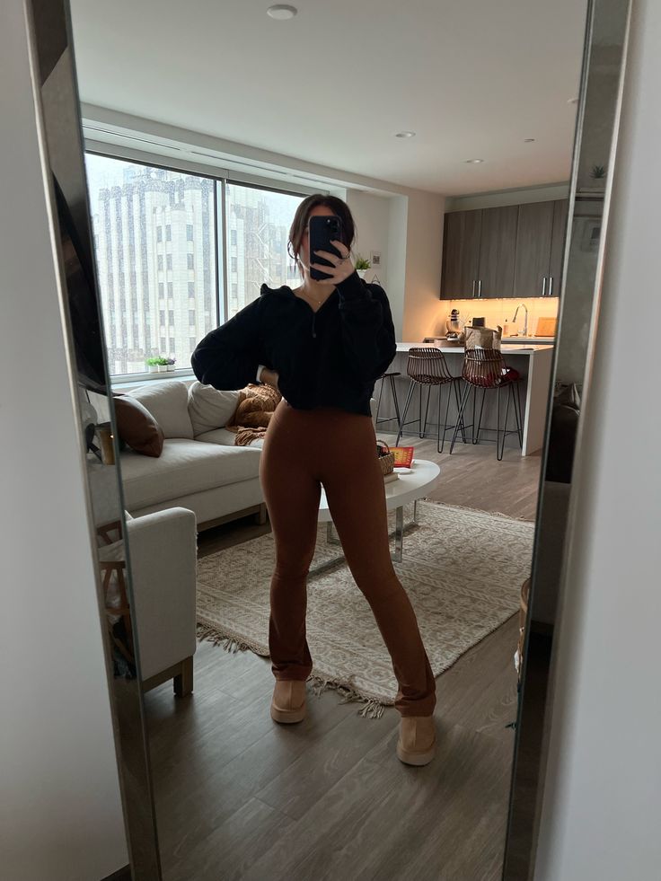 Groove Pant Flare Super High-rise Nulu Lululemon, Flare Pants Leggings Outfit, Flare Leggings Fall Outfit, Groove Pants Outfit, Lululemon Groove Pants Outfit, Lululemon Flare Leggings Outfit, Brown Flare Leggings Outfit, Outfits With Flare Pants, Brown Flare Pants Outfit