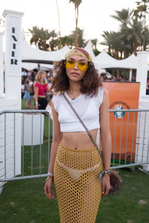 Need summer music festival outfit ideas? Take note from the best Coachella outfits from 2016 perfect for your next concert outfit or day at the park: Coachella Maxi Skirt Outfit, Coachella Style 2023, Coachella Set Up, Chill Coachella Outfits, Cold Rave Outfits Festivals, Festival Wear 2023, Summer Boho Chic Outfits, Beach Festival Makeup, 2023 Coachella Fashion