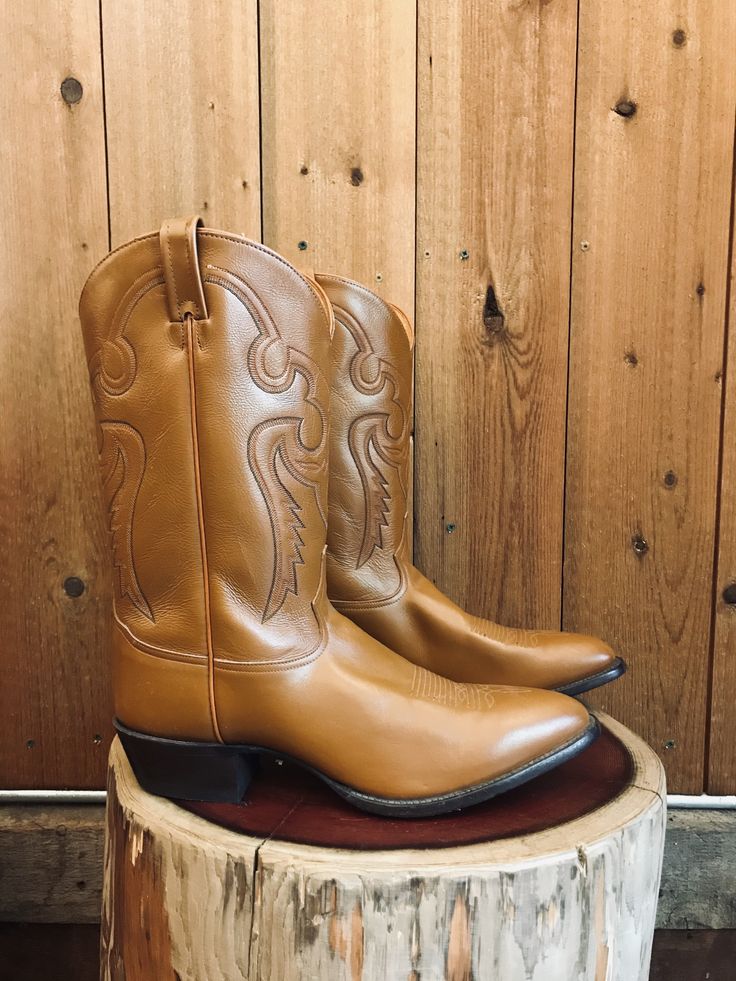 Brand: Tony Lama Heel: 1.75” Shaft: 13” *All boots are FINAL SALE. Please feel free to reach out to us via email or instagram for more details/photos Classic Moc Toe Moto Boots For Western-themed Events, Classic Moto Boots With Moc Toe For Western-themed Events, Classic Plain Toe Moto Boots For Rodeo, Classic Boots For Ranch And Winter, Classic Boots For Ranch And Winter Season, Classic Ranch Boots For Winter, Classic Winter Boots For Ranch, Classic Boots For Western-themed Winter Events, Classic Boots For Winter And Western-themed Events