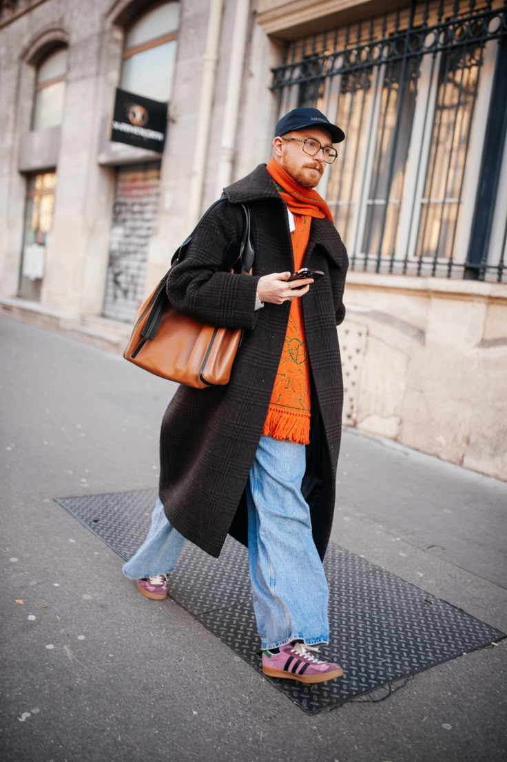 New York Outfits Fall Men, Muffler Outfit Men, Muffler Outfit, Trendy Mens Fashion Streetwear, New York Outfits Winter, Nyc Outfits Winter, Fashion Week Fall 2023, Outstanding Outfits, Paris Mens Fashion