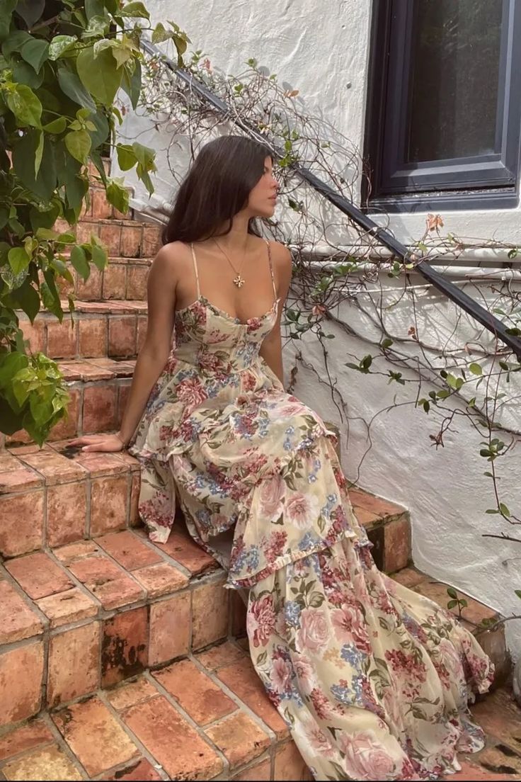 Some cute and some chic floral dresses that will totally add some fun and some freshness to your closet. Floral Dress Outfits, Pretty Prom Dresses, Dress Aesthetic, Grad Dresses, Glam Dresses, Looks Chic, Fancy Outfits, Looks Style, Mode Style