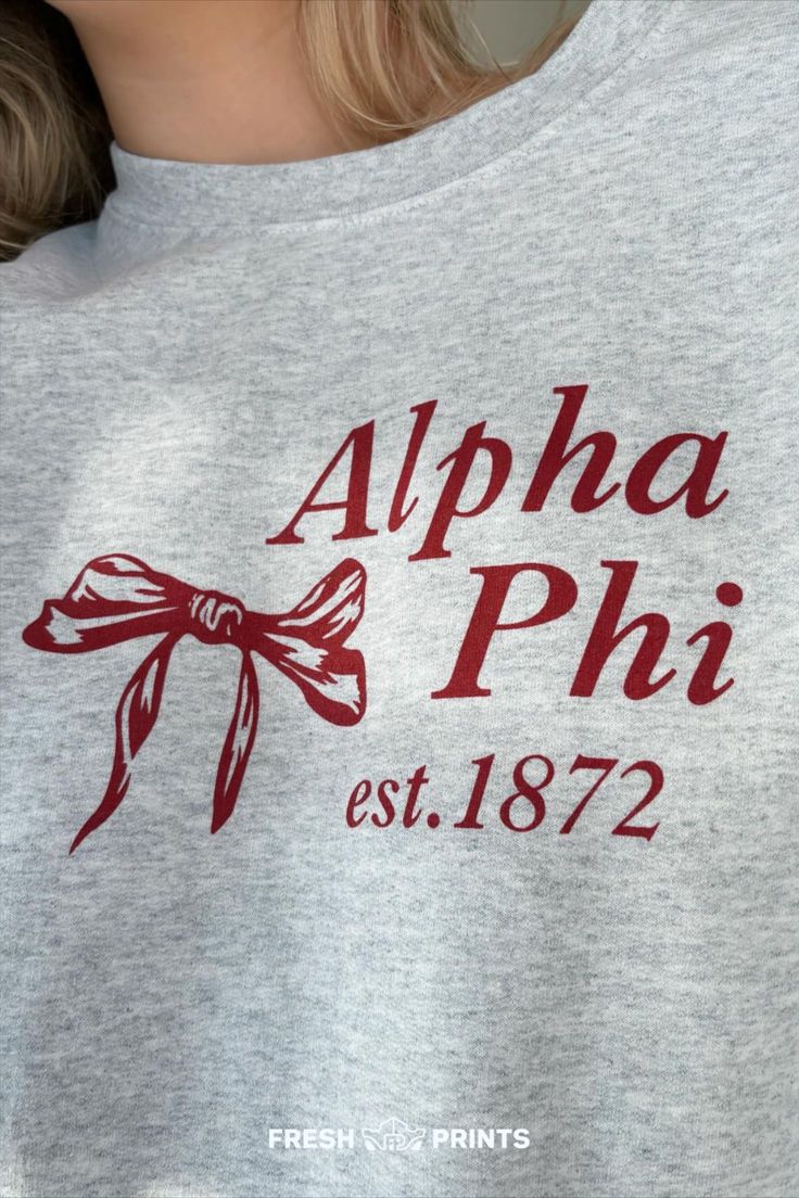 the back of a woman's shirt that says, alpha phi est 1876