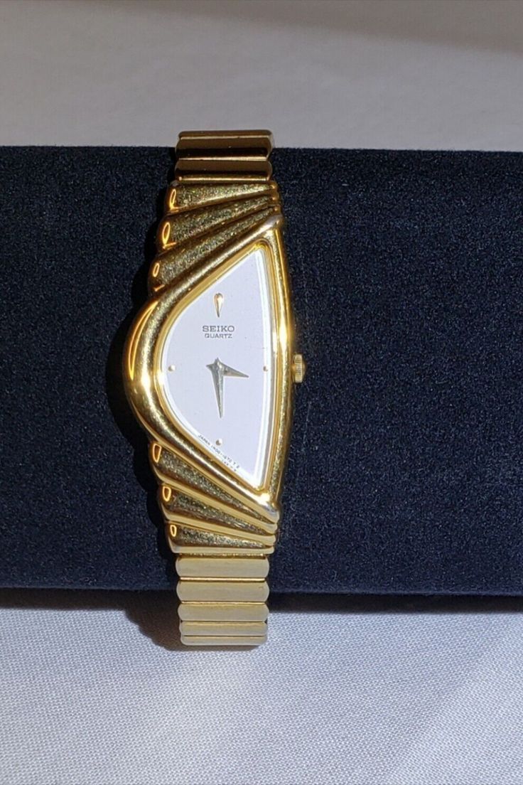 Vintage Gold Watch, Vintage Watches Women, Money Aesthetic, Dope Jewelry, Stil Inspiration, Classy Jewelry, Jewelry Lookbook, Old Money Aesthetic, Mode Inspo