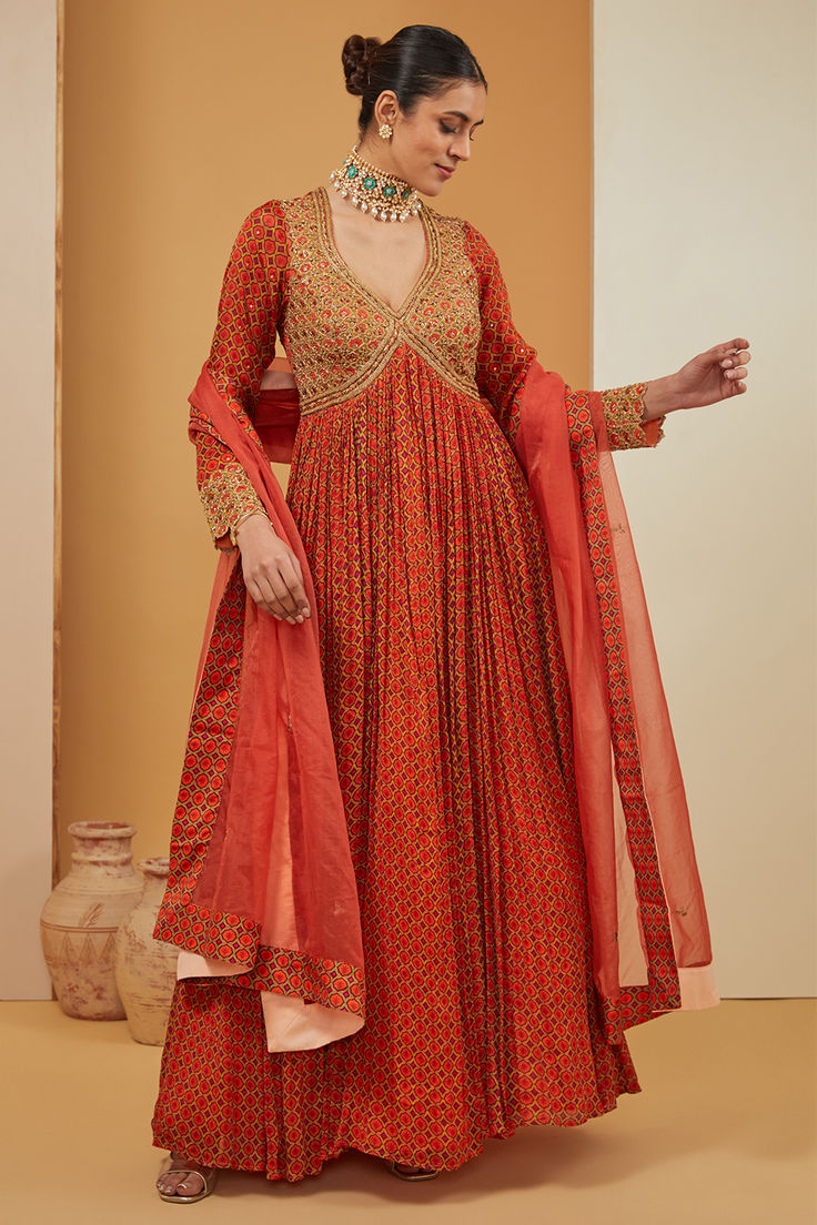 Rust anarkali in viscose chinon and crepe base with print. It is paired with a dupatta. Style it with statement jewellery and heels for festive occasions.  #Perniaspopupshop #womenswear #ethnic #whatiworewastrending #ppuslove #anarkaliset #Shantoon #viscose #chinon #crepe #weddingwear #festivewear Rust Anarkali, Indian Drapes, Dupatta Style, Printed Anarkali, Clothing Website, Traditional Indian Outfits, Statement Jewellery, Chaniya Choli, Clothing Websites