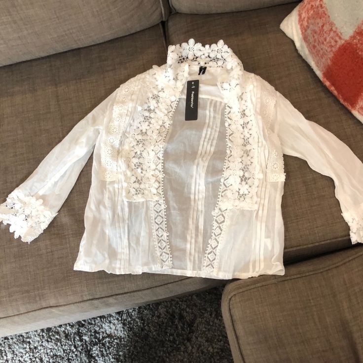 Never Been Worn, White With Lace, Buttons Up, Women’s Small Elegant Blouse With Buttons For Vacation, Button Top, Button Down Shirts, Colorful Shirts, Button Down Shirt, Button Up, Color White, Women's Fashion, Womens Tops