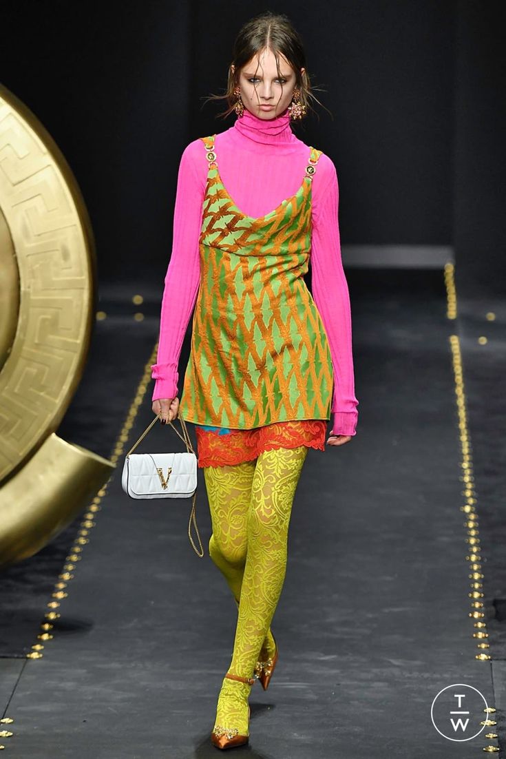 Colorful Runway Fashion, Camp Style Fashion, Maximalism Fashion, Maximalist Outfits, Camp Fashion, Maximalist Fashion, Women Fashion Edgy, Versace Collection, Creative Fashion