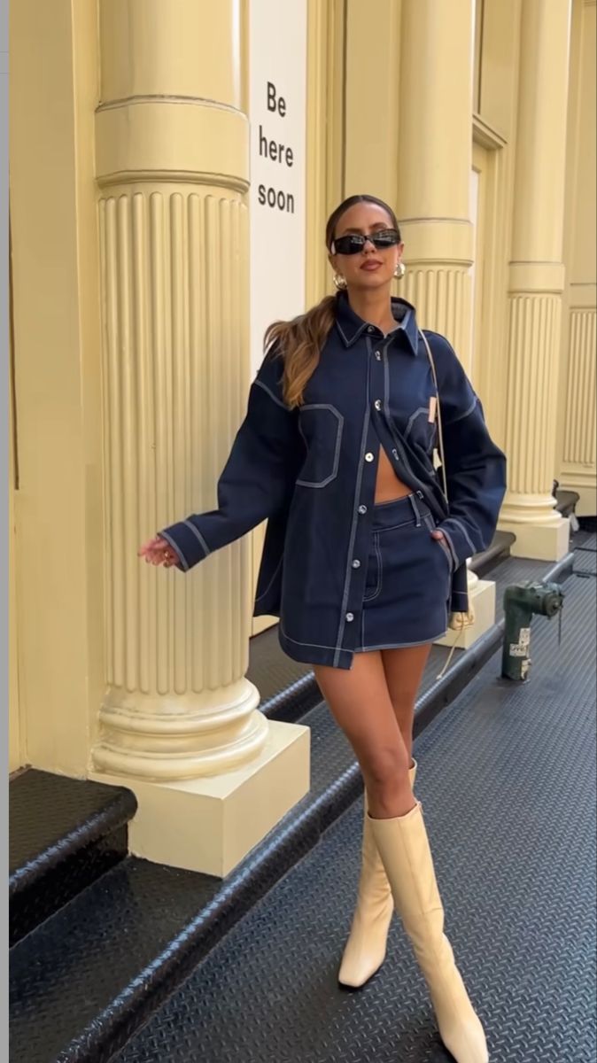 Denim Skirt Knee High Boots, Denim Skirt And Leather Jacket, Denim Going Out Outfit, Demin On Denim Outfit, Total Denim Outfit, Boujee Style, Long Denim Skirt Outfit, Outfits Con Jeans, Long Shoes