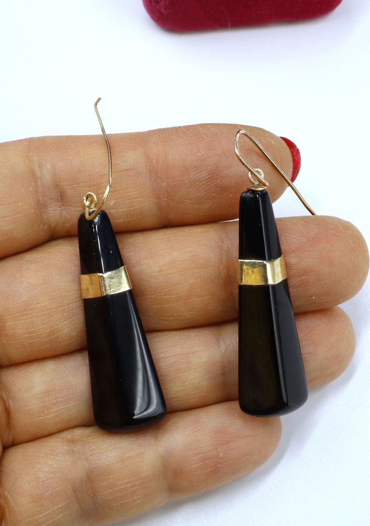 Vintage 14k gold & black onyx drop dangle hoop earrings, In good vintage condition. It's 2" long, Black onyx 1"1/2 long ½" wide and ¼" thick. Weighs 7.9 gram, Marked 14k on the earrings  bar and back. ( It's very hard take clear picture ). Thanks. Ship US only Black Hallmarked Drop Earrings, Black Onyx Earrings With Polished Finish, Black 14k Gold Earrings With Polished Finish, 14k Gold Black Earrings With Polished Finish, Black Pierced Long Drop Jewelry, Black Long Drop Pierced Jewelry, Formal Black Hoop Earrings, Earrings Bar, Dangle Hoop Earrings