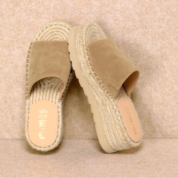 Sizes 6-10 Comfortable Wedge Heel Mules For Summer, Beige Platform Sandals For The Beach, Casual Summer Mules With Wedge Heel, Comfortable Beach Mules With Round Toe, Comfortable Mules With Round Toe For Beach, Comfortable Round Toe Mules For Beach, Beach Mules With Cushioned Footbed And Wedge Heel, Beach Wedge Heel Mules With Cushioned Footbed, Comfortable Platform Flip Flops For Spring