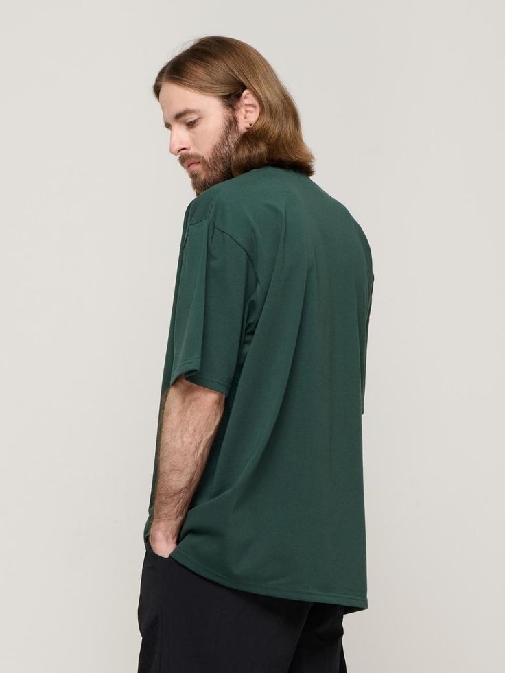 This is a trendy and minimal top by CARGOBROS that is made out of high quality and sturdy material. With distinctive mood of the design and comfortable wear, you can style it for your casual daily outfit.- Cotton blend fabric with high elasticity and sturdy structure- High air permeability through enzyme processing- Trendy and casual mood Versatile Oversized T-shirt For Everyday, Urban Style Solid Color Summer Top, Urban Solid Color Summer Tops, Urban Style Relaxed Fit Tops For Fall, Urban Relaxed Fit Tops For Fall, Urban Summer Tops, Urban Solid Color Tops For Streetwear, Green Cotton Tops For Streetwear, Urban Style Solid Color Streetwear Tops