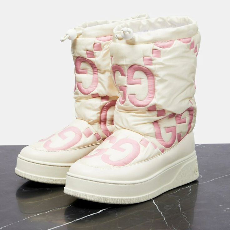 Brand New In Box Gucci Logo Gg Matelasse Snow Boots. Size: It 40 1/2 (Know Your Gucci Size. I Am A Us 10 And These Fit Me Great!) Color: White & Pink These Snow Boots From Gucci Apres Ski Collection Are Made From Matelasse Nylon In The Brand's Maxi Gg Motif. Set On Chunky Rubber Soles, The Slip-On Design Ensures A Snug Fit With Drawstring Detailing. Details: Upper: Polyester 100%, Sole: Rubber Made In Italy Outer Sole Is 11.5" Long. 1.75" High Platform Gucci Snow Boots, Luxury White Winter Boots, Gucci Logo, Swag Shoes, Walker Boots, Garment Bags, Gucci Shoes, Rain And Snow Boots, Boot Sandals