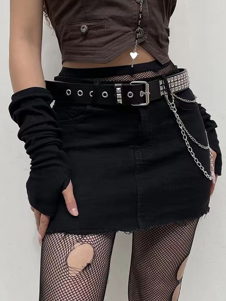 Black Casual Collar  Iron Plain PU Buckle Belts Embellished   Women Accessories Fish Nets Outfit, Simple Belts, Studded Belt Outfit, Accesorios Dark, Chains Belt, Cute Belts, Studded Belts, Pants Chain, Vestiti Edgy