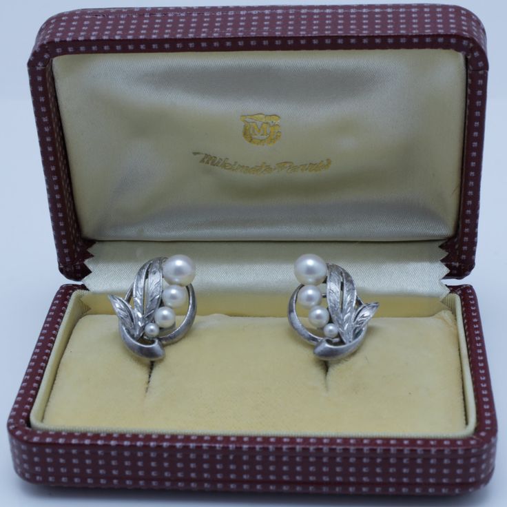 Vintage Mikimoto Pearl Earrings Sterling Silver 1950s Japan Screw Backs  Pearls are white cream-colored pearl  Comes with Box  Item Number 5330 Mikimoto Pearl Earrings, Mikimoto Earrings, Art Nouveau Pendant, Beautiful Pearl Necklace, Mikimoto Pearls, Delicate Rings, Screw Back Earrings, Pearl Color, Earrings Sterling Silver