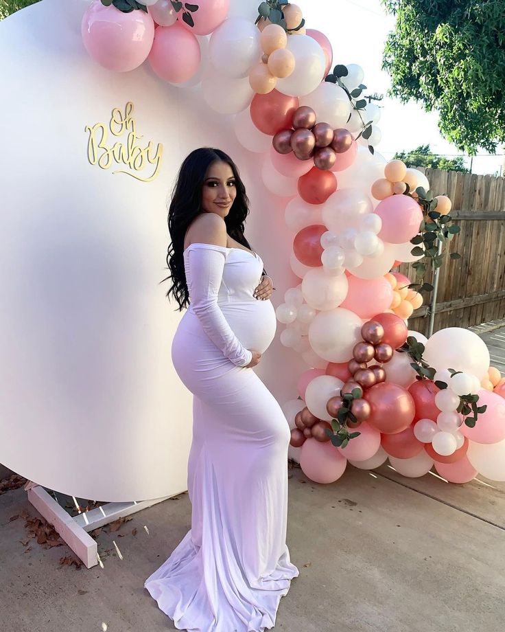 Erika Rodriguez on Instagram: “Baby Girl 🤍 Dress @sexymamamaternity (wearing a size small) Garland @skyballoonbar ____ #maternityshoot #maternityphotography #maternity…” Baby Shower Outfit Ideas, Vestidos Para Baby Shower, Gender Reveal Outfit, Gender Reveal Dress, Maternity Dresses For Baby Shower, Pretty Pregnant, Robes D'occasion, Shower Outfits, Cute Maternity Outfits