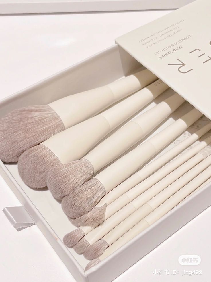 Aesthetic Makeup Brushes, Makeup Brushes Aesthetic, Kuas Makeup, Alat Makeup, Korea Makeup, Makeup Accesories, Make Up Brush, Fancy Makeup, Professional Makeup Brushes