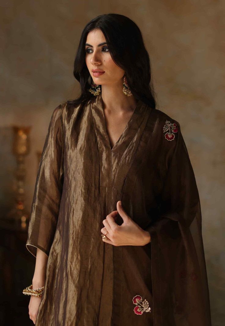 Silk tissue asymmetrical kurta adorned with zari and resham booti on organza flared sweep, with gold-trimming on the sleeves. Paired with silk tissue pants and an organza dupatta featuring tilla, zari, and resham work, finished with silk tissue binding along the edges. Luxury Raw Silk Kurta With Printed Motifs, Unstitched Luxury Gold Salwar Kameez, Luxury Resham Embroidery Palazzo Set In Organza, Luxury Salwar Kameez With Gold Embroidery And Straight Kurta, Luxury Art Silk Palazzo Set With Straight Kurta, Luxury Brocade Salwar Kameez With Resham Embroidery, Luxury Raw Silk Palazzo Set With Gold Embroidery, Luxury Unstitched Gold Salwar Kameez, Luxury Chanderi Dupatta With Tilla