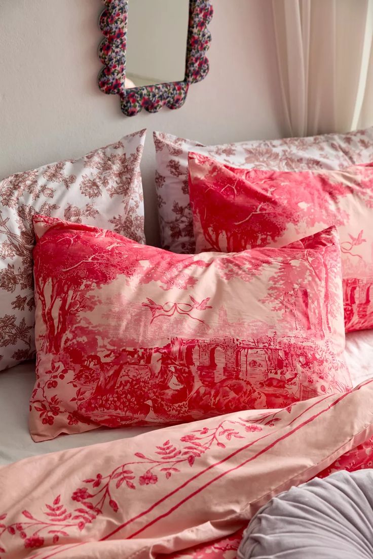 Goose Toile Breezy Cotton Percale Sham Set | Urban Outfitters Maximalist Bed, Funky Bedroom Decor, College Core, Pillow Stack, Funky Bedroom, Toile Pillows, Apartment Bedding, Percale Duvet Cover, Dorm Inspo