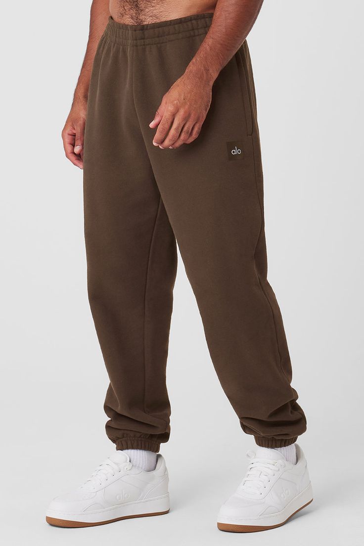 Slip into a street-style icon. These sweats are made from French terry—the kind that feels soft and substantial with an easy, just-right drape—and are designed with an oversized fit, a stretchy waistband that can be worn high or low, and cuffed hems. Zip-up side pockets keep your wallet/phone/keys safe on the go, and the Renown Hoodie or Pull Over make a matching set you’ll never want to take off. Womens Onesie, Tank Top Bras, Womens Capris, Tank Top Long Sleeve, Alo Yoga, Style Icon, Bra Tops, Mens Bottom, Heavy Weight