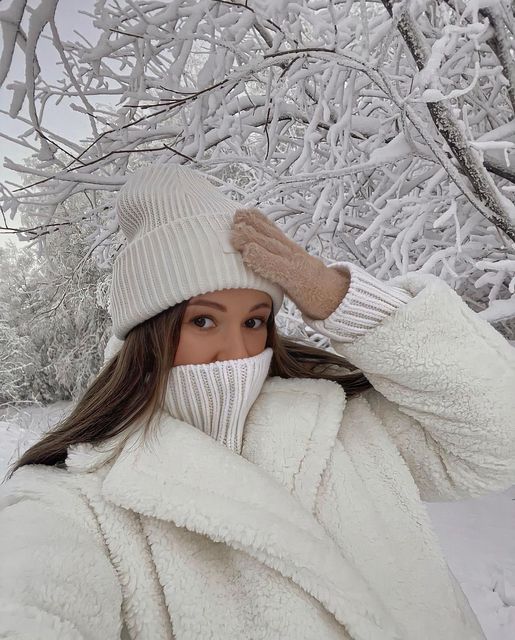 Winter Aesthetics, Winter Portraits, Winter Instagram, Snow Pictures, Ootd Winter, Classy Winter Outfits, Winter Inspo, Winter Photoshoot, Snow Outfit