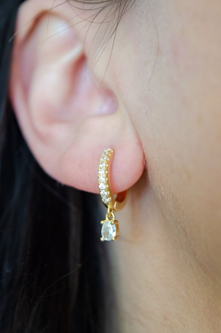 These simple 18k Gold Filled Diamond CZ earrings are a one of a kind handmade statement earrings that are a must have! ☾ For the Moon Lovers ☾ Handmade from Brazil Show the world your colors of total confidence in your one-of-a-kind vision. Timeless, light & comfortable gold jewelry. Stunning piece to wear with layers, or even by itself! ★ Details: Premium quality 18k Gold Filled Nickel & Lead Free Hypoallergenic ★ Measurements: ☆ 13 mm diameter 20 mm length Your mondsee jewelry will come packag Gold Drop Earrings With Prong Setting, Anniversary Gold Plated Teardrop Huggie Earrings, Anniversary Teardrop Gold-plated Huggie Earrings, Anniversary Teardrop Gold Plated Huggie Earrings, Gold Teardrop Huggie Earrings In Cubic Zirconia, Gold Teardrop Huggie Earrings With Cubic Zirconia, Diamond Cut Drop Bridal Earrings As Gift, Gold Drop Diamond Earrings With Prong Setting, Diamond Cut Drop Bridal Earrings For Gift