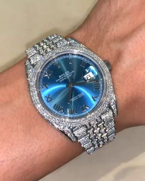 Mens Watches Expensive, Sac Louis Vuitton, Stylish Watches Men, Gold Diamond Watches, Mens Watches Popular, Diamond Watches For Men, Expensive Jewelry Luxury, Denim Outfits, Amazing Watches