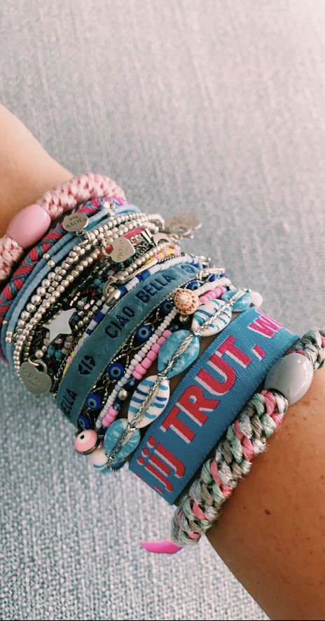 Beachy Bracelets, Preppy Bracelets, Surf Jewelry, Homemade Bracelets, Beachy Jewelry, Preppy Jewelry, Diy Bracelet Designs, Jewelry Accessories Ideas, Summer Bracelets